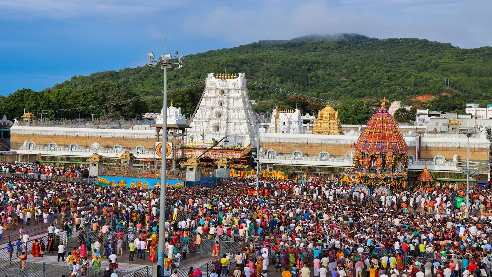 శ్రీవారిబ్రహ్మోత్సవాలకు హైటెక్ భద్రత.. గరుడ సేవకు ముందే అలర్ట్, భక్తుల రద్దీకి చెక్ – politics