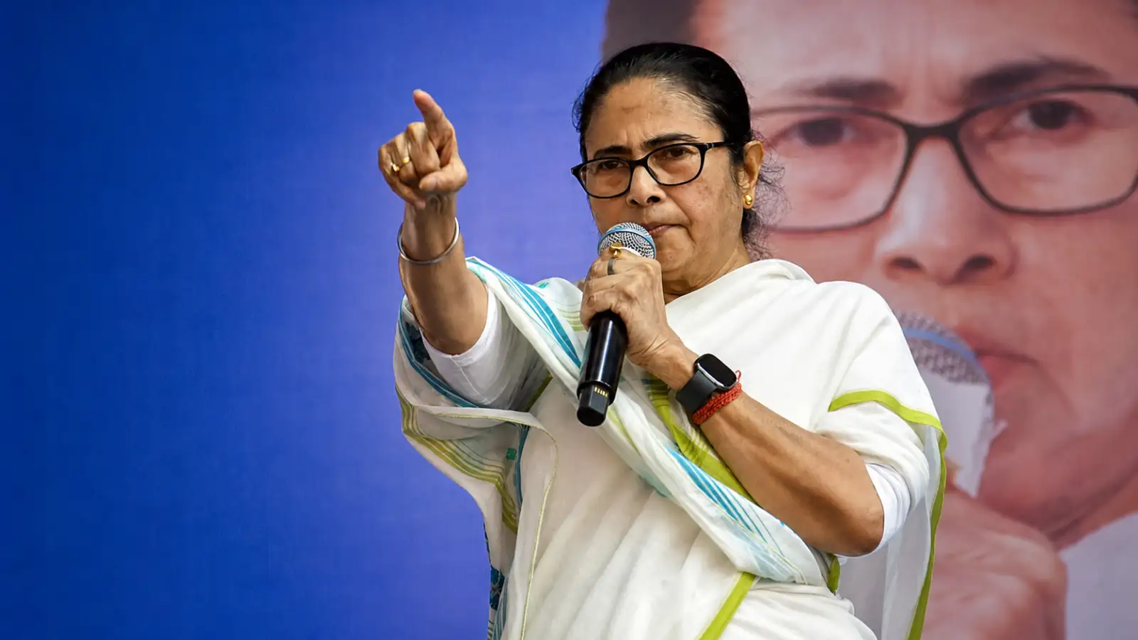 బెంగాల్ ఉపఎన్నికలు: నందిగ్రామ్లో పోటీకి మమతా బెనర్జీ దూరం.. రెబల్స్ ఆఫర్ ఇచ్చినా దీదీ నో..! – politics