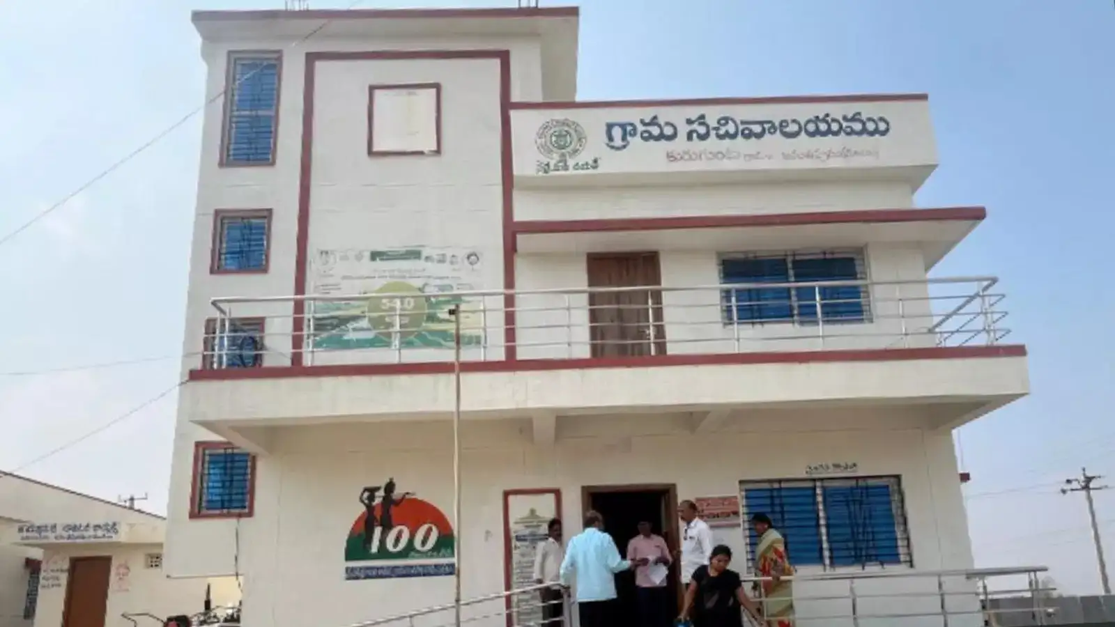 ఏపీస్వర్ణగ్రామ, స్వర్ణ వార్డు సచివాలయాల ఉద్యోగులకు కొత్త బాధ్యతలు.. బీసీ వసతి గృహాల్లో కేర్ టేకర్లుగా! – politics