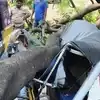 అతి వేగంతో మలుపు తిరిగిన ఆర్టీసీ బస్సు.. వాహనాలపై కూలిన భారీ వృక్షం