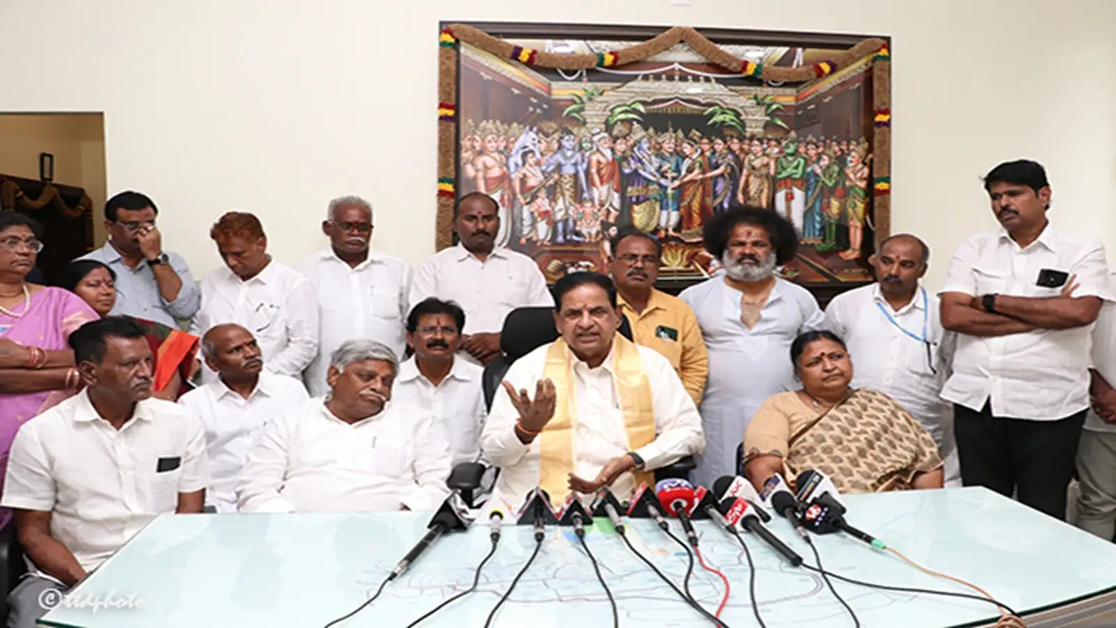 Tirumala: టీటీడీ ఉద్యోగులకు ఇళ్లస్థలాలు.. బ్రహ్మోత్సవాలు ముగియగానే.. టీటీడీ ఛైర్మన్ బీఆర్ నాయుడు కీలకప్రకటన – politics