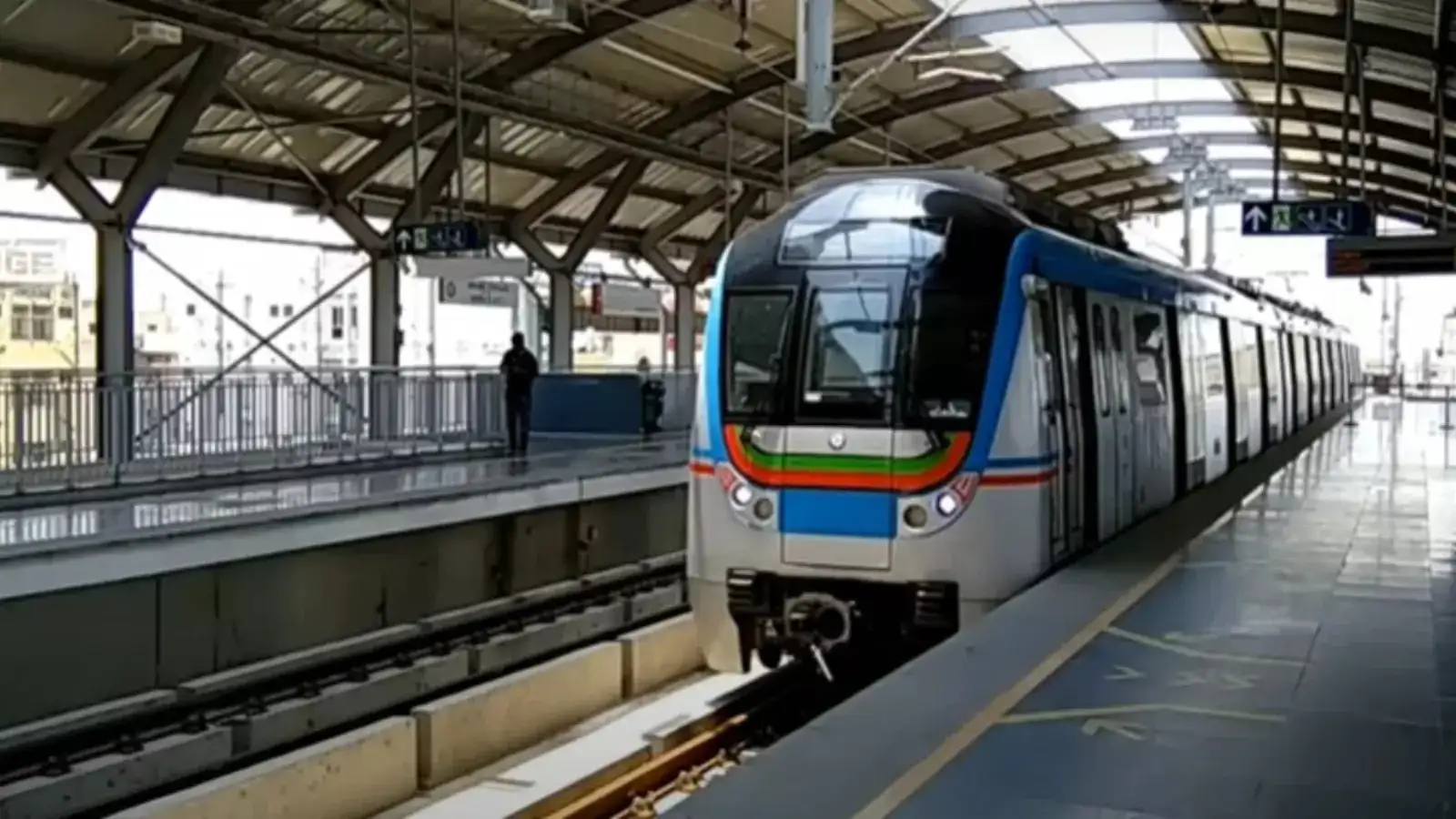LB Nagar Metro Skywalk: మెట్రో దిగగానే నేరుగా గేటెడ్ కమ్యూనిటీకి.. తొలిసారి రెసిడెన్షియల్ టౌన్షిప్కుస్కైవాక్ – politics