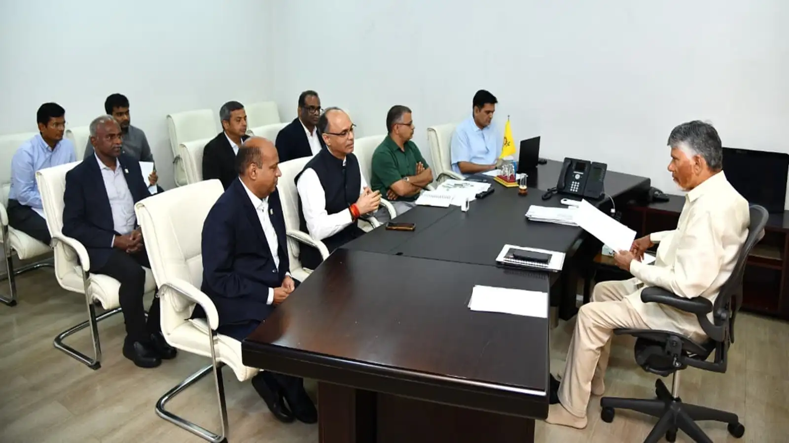 ఏపీలో రూ.1.45 లక్షల కోట్లవ్యయంతో బీపీసీఎల్ రిఫైనరీప్రాజెక్టు.. చంద్రబాబును కలిసినప్రతినిధులు – politics