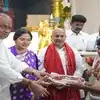 టీడీపీ ఎంపీ, ఎమ్మెల్యే దంపతుల పెద్ద మనసు.. తిరుమల శ్రీవారి ఆలయ సిబ్బందికి వస్త్ర బహుమానం