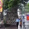 విజయవాడ దుర్గ గుడి ఘాట్ రోడ్డు మూసివేత.. భక్తులు వాహనాలు పార్క్ చేసి ఉచిత బస్సుల్లో ఆలయానికి వెళ్లాలని అలర్ట్