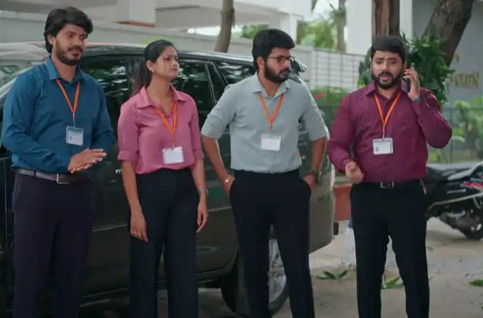 ఫోన్‌లో కామాక్షి..
