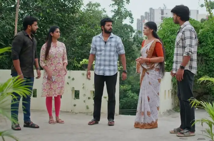 ఇన్ కం ట్యాక్స్ ఆఫీసర్లుగా..