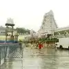 తిరుమలలో ఎడతెరిపి లేకుండా వర్షం, దట్టమైన పొగమంచు.. కొండపైకి వచ్చే భక్తులకు ముఖ్యమైన సూచనలు