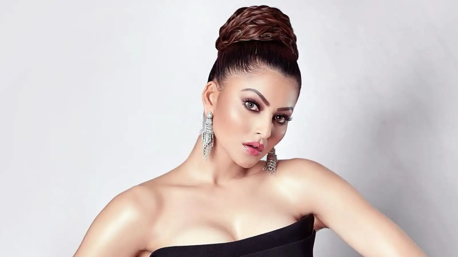 Rus porno yosh erkaklar bilan etuk ayollar