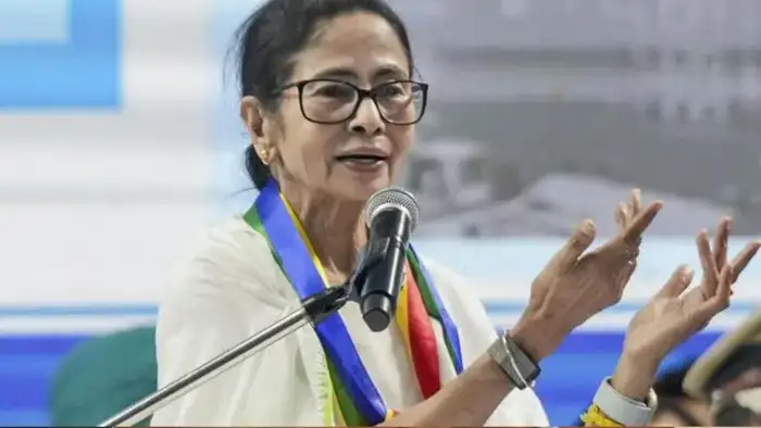  5 வது இடத்தில் மம்தா பானர்ஜி 