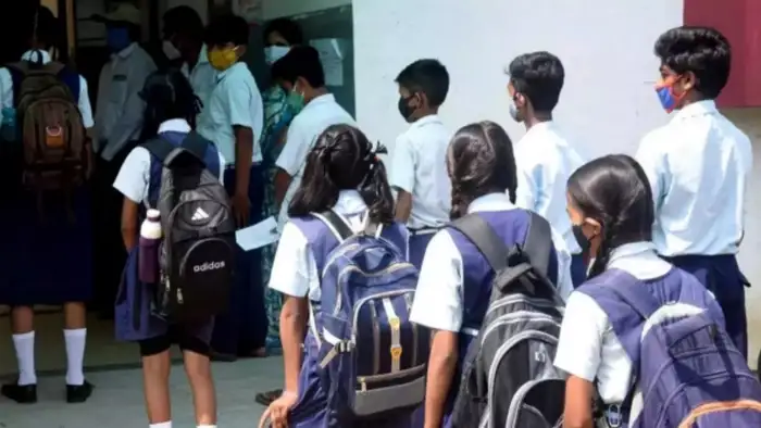 வகுப்பறைகளுக்கு திரும்பும் மாணவர்கள்