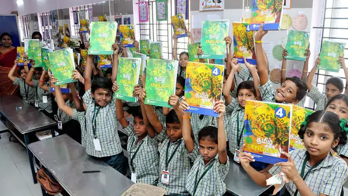  மாணவர்களுக்கு உற்சாகமான வரவேற்பு