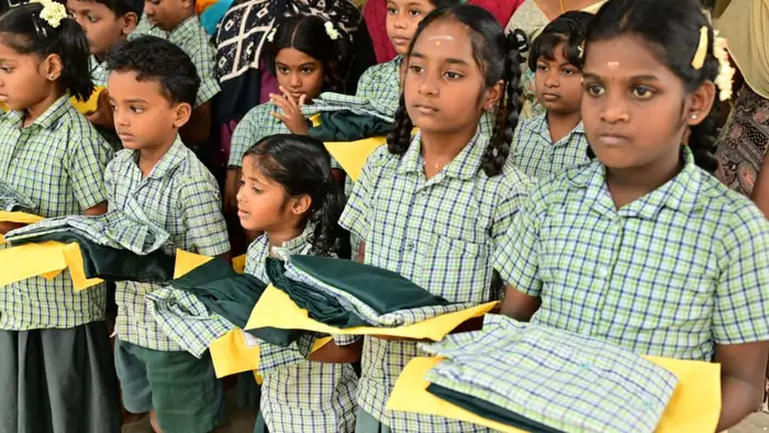  முதல் நாளிலேயே நலத்திட்டப் பொருட்கள் விநியோகம்
