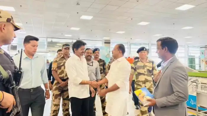 கர்நாடகா அரசு அதிகாரிகள் வரவேற்பு கர்நாடகா அரசு அதிகாரிகள் வரவேற்பு