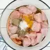 Meat marination: சிக்கன், மீன், மட்டனை சமைக்கும் முன் ஊறவைப்பது ஏன் நல்லது? இந்த 6 தவறுகள் சுவையை கெடுக்கலாம்