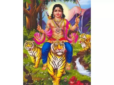 வில், அம்புடன் காட்சி தரும் ஐயப்பன்