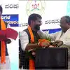 ಬಿಜೆಪಿಯ ಹಿರಿಯ ನಾಯಕ ಸಿ.ಟಿ.ರವಿ,ಪರಿಷತ್ ಪ್ರಮಾಣವಚನ ಸ್ವೀಕರಿಸಿ ಸಿದ್ದರಾಮಯ್ಯ ಬಳಿ ಬಂದ ಸಿ.ಟಿ.ರವಿ : ಮುಂದೇನಾಯಿತು? - cm siddaramaiah wished bjp leader c t ravi after he taking oath of member of karnataka legislative council - vijaykarnataka
