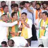 ವಕ್ಫ್ ಬಿಲ್ ಮುಸ್ಲಿಮರು ಒಪ್ಪಿದ್ರೂ ಕಾಂಗ್ರೆಸ್ ಒಪ್ಪಲ್ಲ,ಲೋಕಸಭೆಯಲ್ಲಿ ವಕ್ಫ್ ಬಿಲ್ ಅಂಗೀಕಾರ: ಬಿಜೆಪಿ ಧರಣಿಯಲ್ಲಿ ಸಿಹಿ ಹಂಚಿ ಸಂಭ್ರಮಾಚರಣೆ, ಕಾಂಗ್ರೆಸ್ ವಿರುದ್ಧ ವಿಜಯೇಂದ್ರ ವಾಗ್ದಾಳಿ - passage of the waqf bill in the lok sabha celebrations by distributing sweets at the bjp protest vijayendra attacks the congress - vijaykarnataka