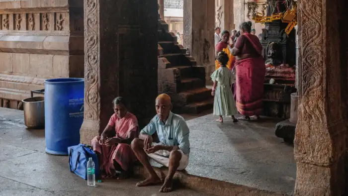 ಕಾಲು ಚಾಚಿ ಕುಳಿತುಕೊಳ್ಳುವುದನ್ನು ತಪ್ಪಿಸಿ