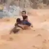 Man Saved Kids Life,Viral Video: ಪ್ರವಾಹದಲ್ಲಿ ಸಿಲುಕಿದ್ದ ಮಕ್ಕಳನ್ನು ಜೀವದ ...